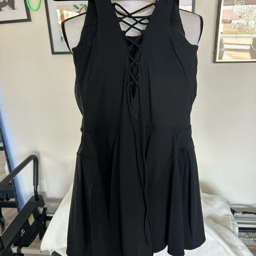 Active dress with shorts - Picture 2 of 4